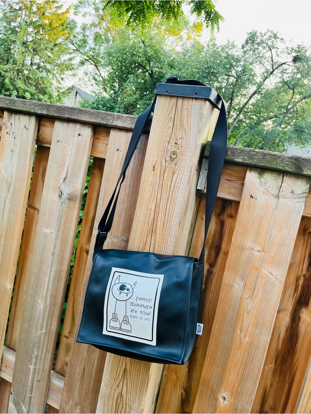 f.i.x. Eight Monster Crossbody Bag - collectable - Picture 2 of 6